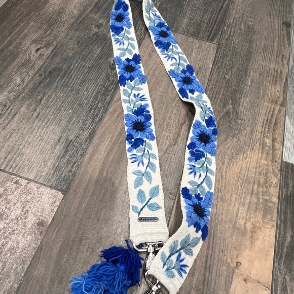 Makantu Purse Strap Handle Sheep Wool Ivory & Blue Floral Tassle Embroidered - Picture 2 of 7